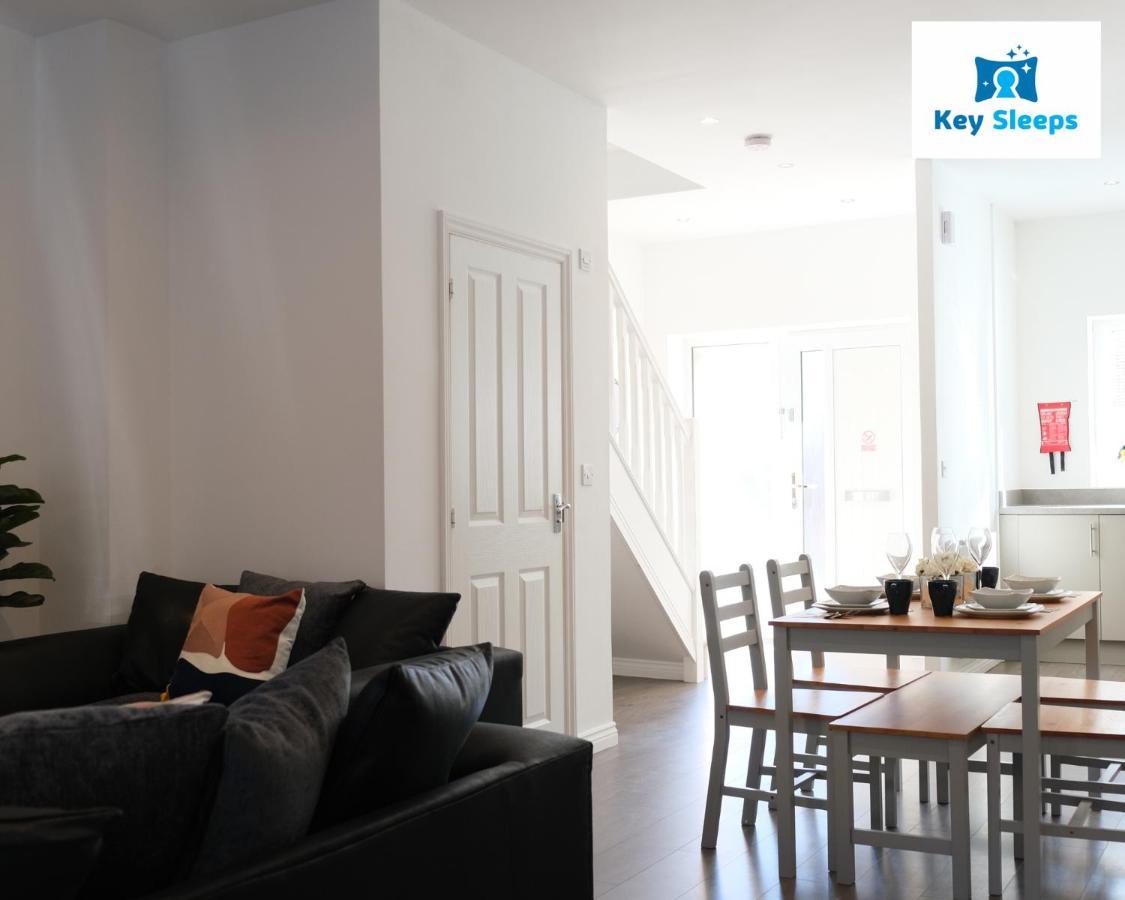 Four Bedroom House By Keysleeps Short Lets Contractor Campbell Park Location Apartment *